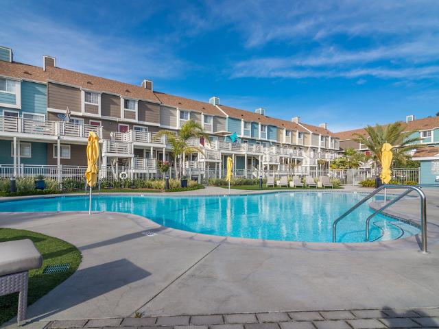 Townhouse for rent in Huntington Beach