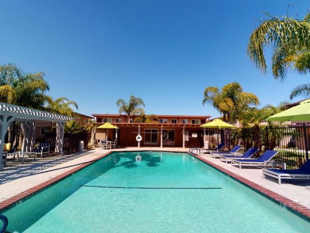 Apartment for rent in Huntington Beach, California
