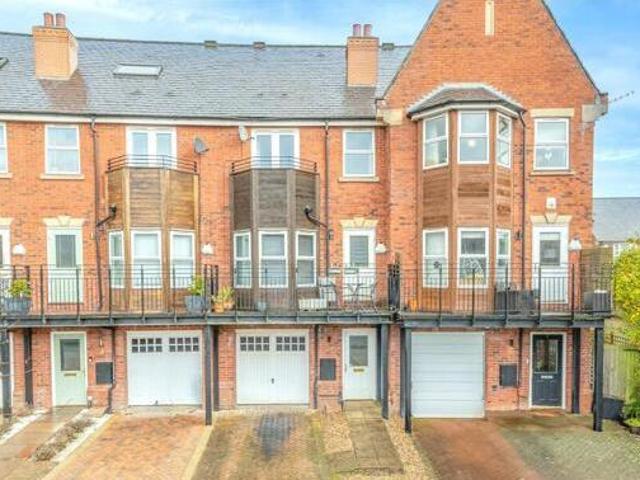 House for sale in Weetwood, West Yorkshire