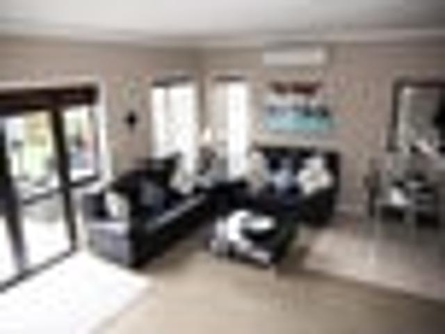 Townhouse for rent in Howick, Oroua County