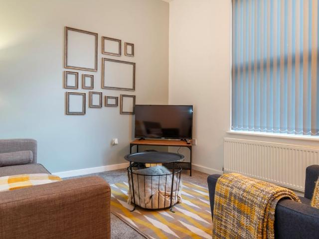 Apartment for rent in Elm Park, Calderstones