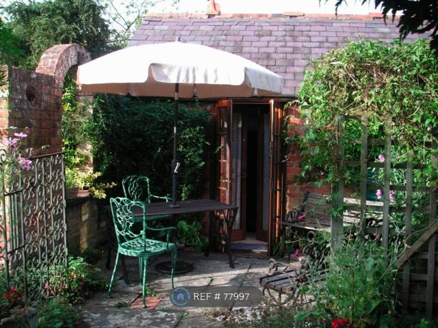 Apartment for rent in Hart, Hampshire