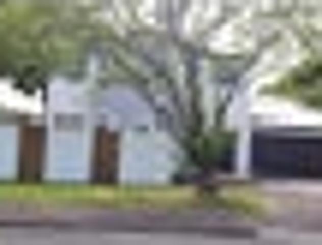 Townhouse for rent in Chaslands, Canterbury