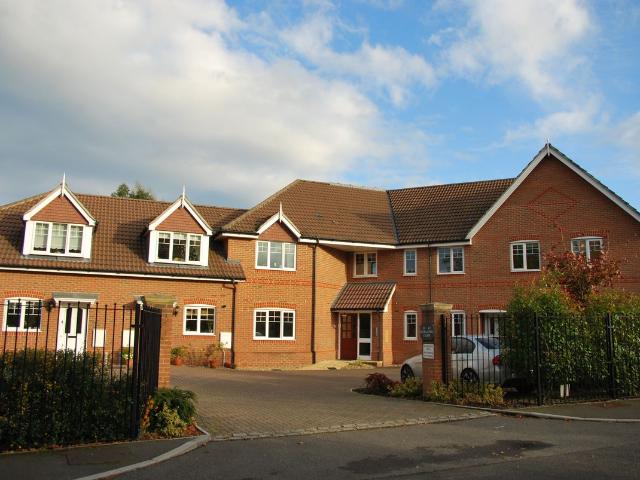 Apartment for rent in Fole, Surrey