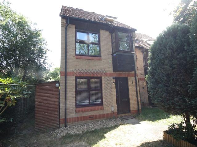 Apartment for rent in Woking, Surrey