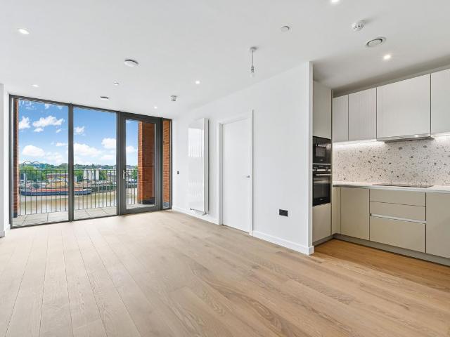 Apartment for rent in Upper Hurlingham, Greater London