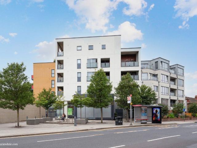 House for rent in Cottenham Park, Greater London
