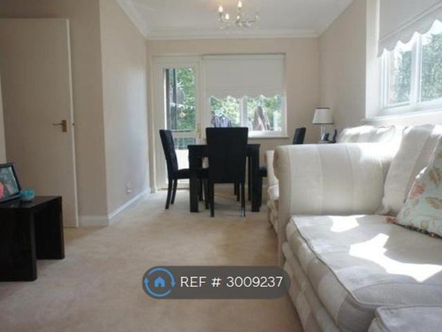 Apartment for rent in West Heath, Greater London