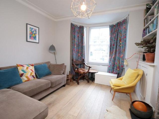 Townhouse for rent in Robin Hood, The Slade
