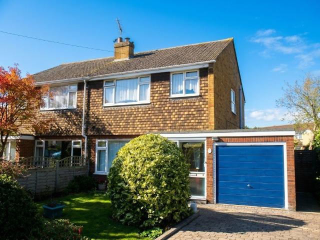 House for rent in Fieldcommon, Elmbridge