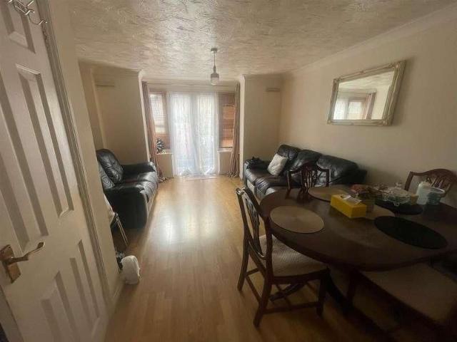 Townhouse for rent in Slough