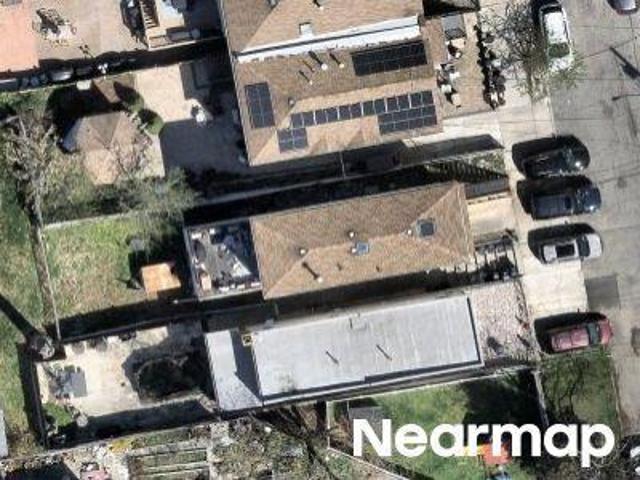 House for sale in The Bronx, Arverne