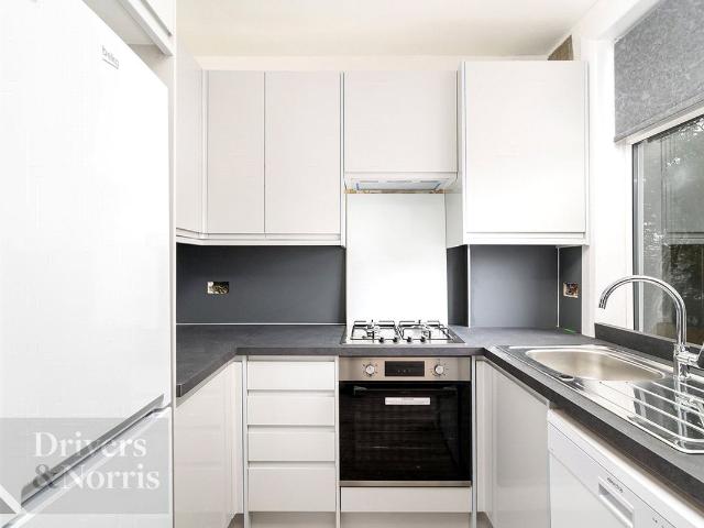 Apartment for rent in North Finchley, Greater London