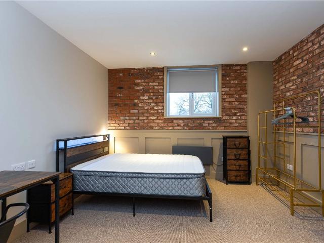 Room for rent in Lower Heath, Congleton