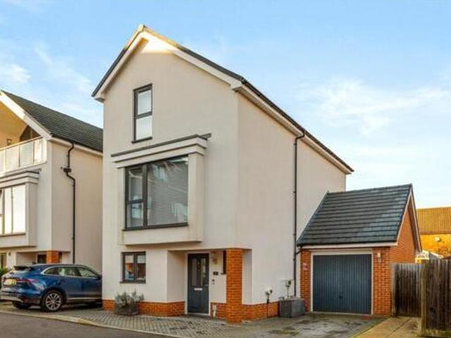 House for sale in Oxted, Hillview