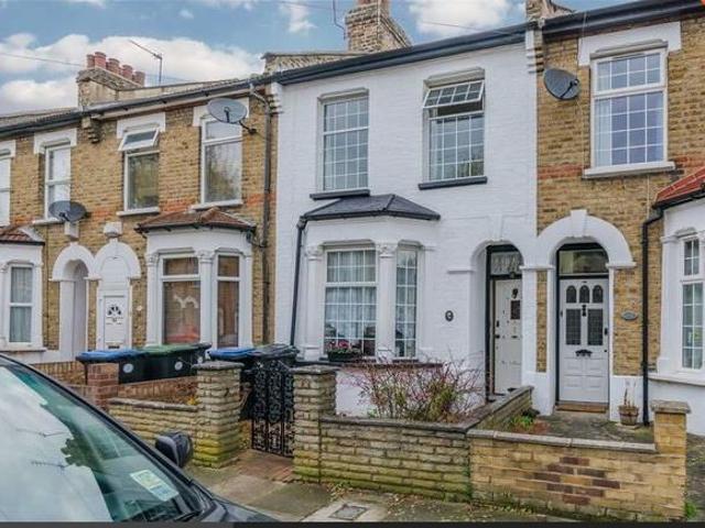 Apartment for rent in Edmonton, Greater London