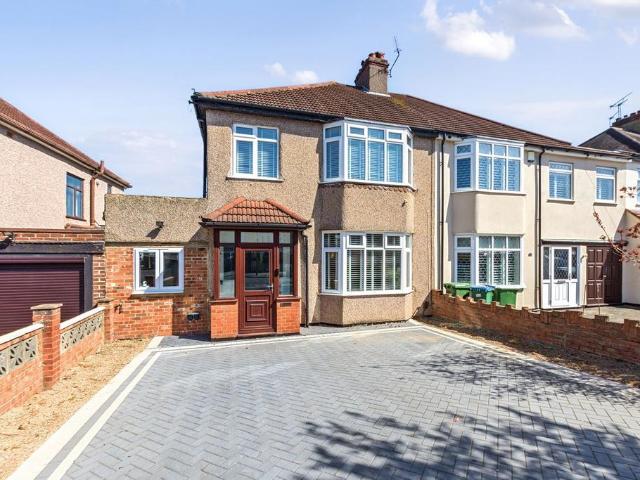 House for rent in Blackfen, Greater London