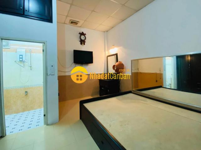 Nhà mặt phố bán