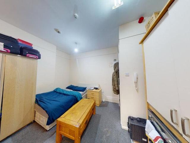 Apartment for rent in Hyde Park, West Yorkshire