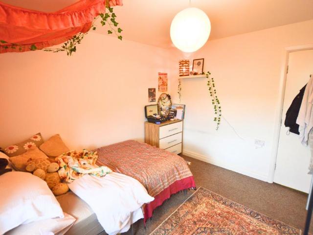 Apartment for rent in Hyde Park, West Yorkshire