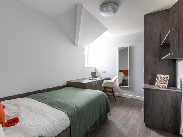 Apartment for rent in Hyde Park, West Yorkshire