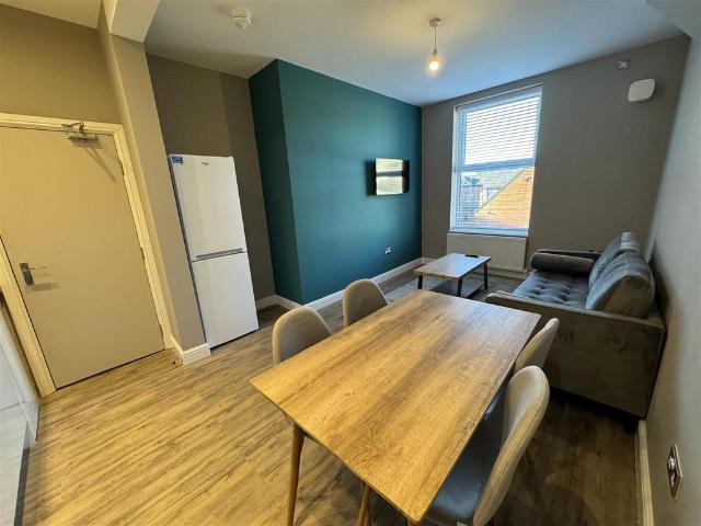 Apartment for rent in Hyde Park, Leeds