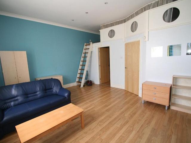 Apartment for rent in Woodhouse, West Yorkshire