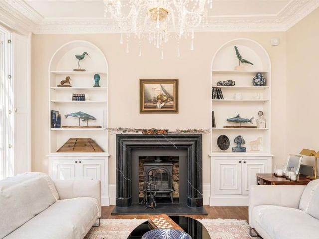 Townhouse for rent in East Greenwich, Greater London