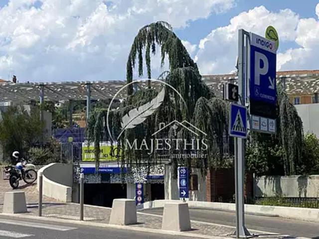 Garage vente à Arrondissement de Toulon, Hyères