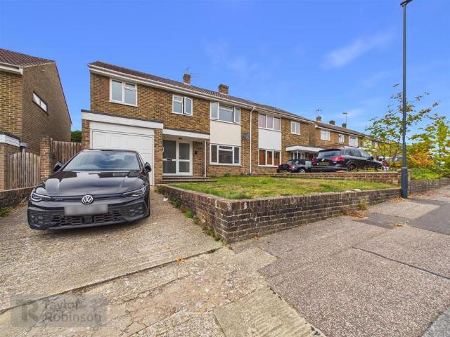 House for rent in Furnace Green, Crawley