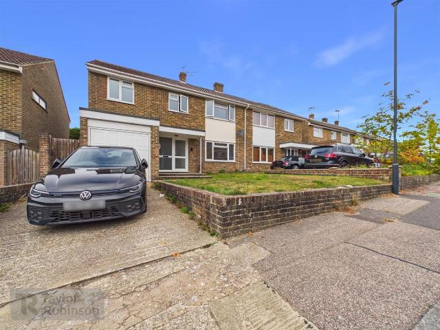 Apartment for rent in Furnace Green, Crawley