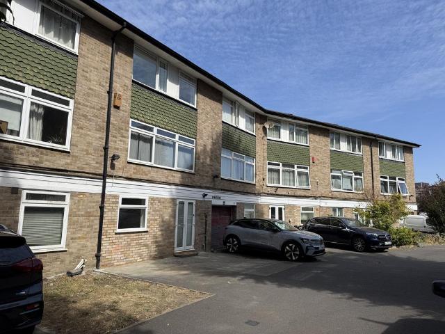 House for rent in London Borough of Croydon, Waddon
