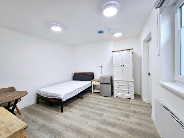 Studio for rent in Monks Orchard, Kent
