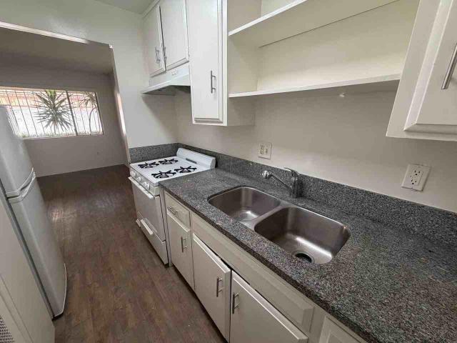 Apartment for rent in Canoga Park, California