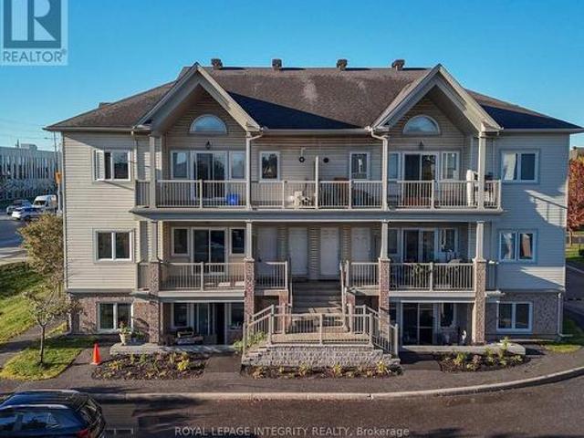 Condo for sale in Barrhaven West, Ottawa