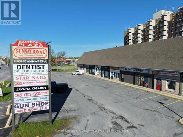 Commercial for rent in Ontario