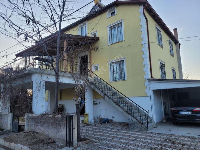 Şuhut içerisinde satılık Villa
