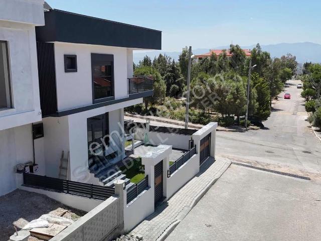 Çiğli, İzmir içerisinde satılık Villa