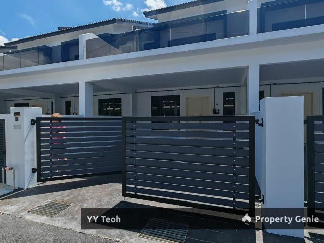 Terraced House for sale in Malaka