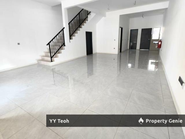 Terraced House for sale in Malaka