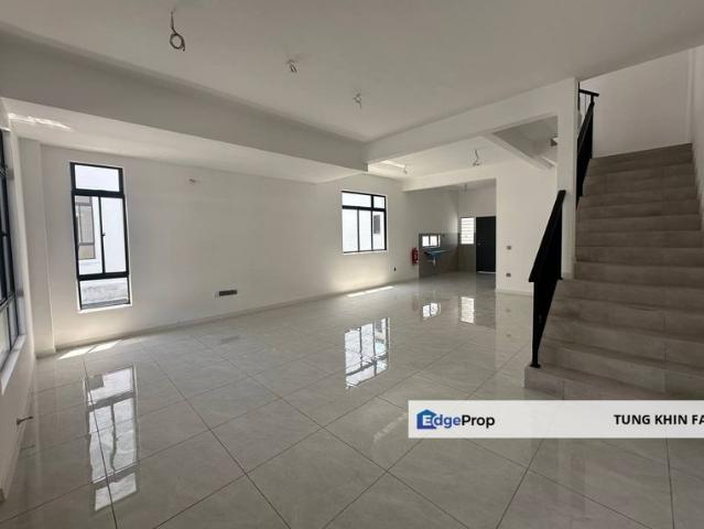 House for sale in Malaka