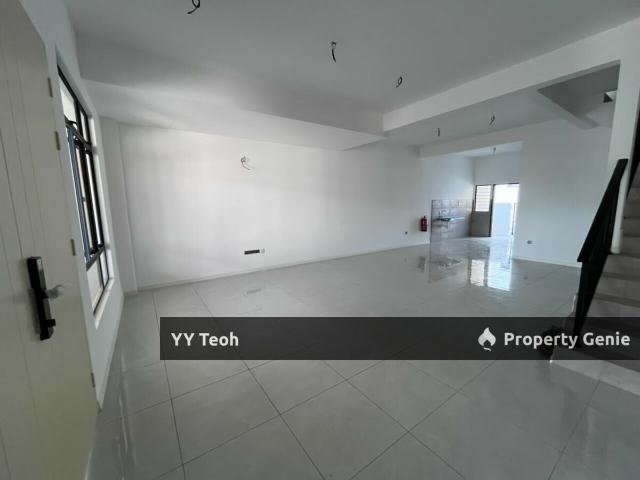 Terraced House for sale in Malaka