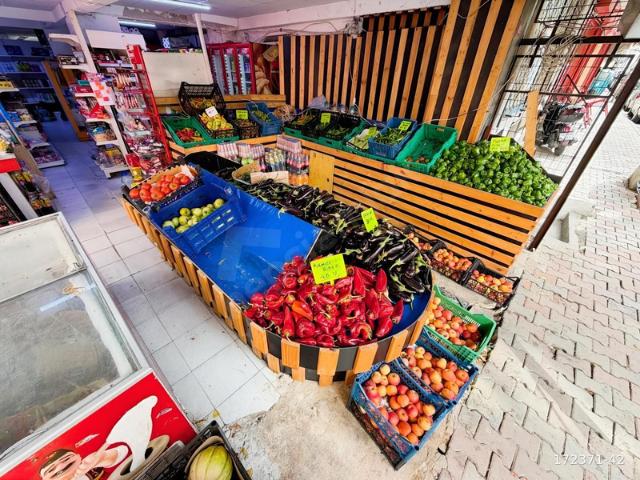 Menderes Mahallesi, Esenler içerisinde satılık Dükkan