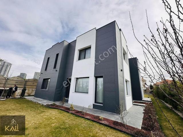 Gölbaşi, İncek Mahallesi içerisinde satılık Villa