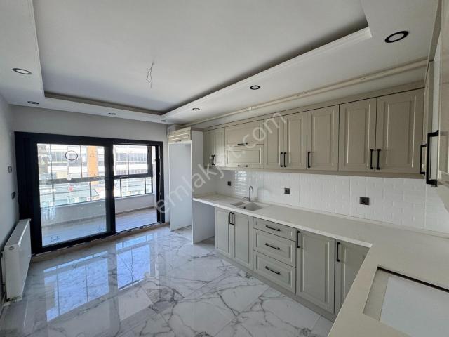 Tire, İzmir içerisinde satılık mülk