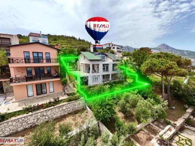 İskele Mahallesi, Karaburun içerisinde satılık Villa