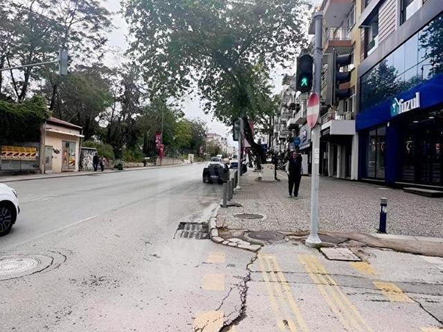 Buca, İzmir içerisinde satılık Dükkan
