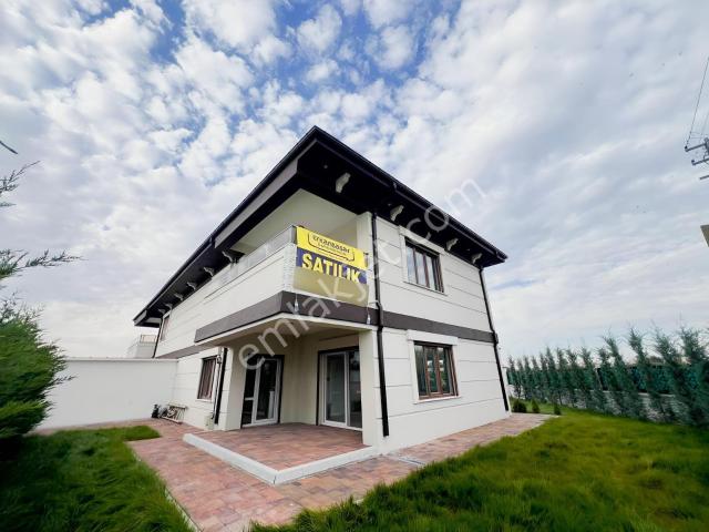 İstiklal Mahallesi, Karatay içerisinde satılık Villa