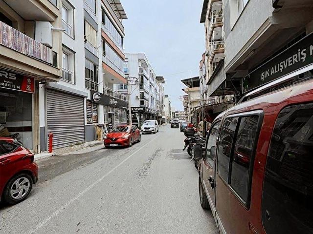 Buca, İzmir içerisinde satılık Dükkan