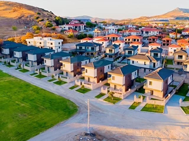 Yenibağarası Mahallesi, Foça içerisinde satılık Villa